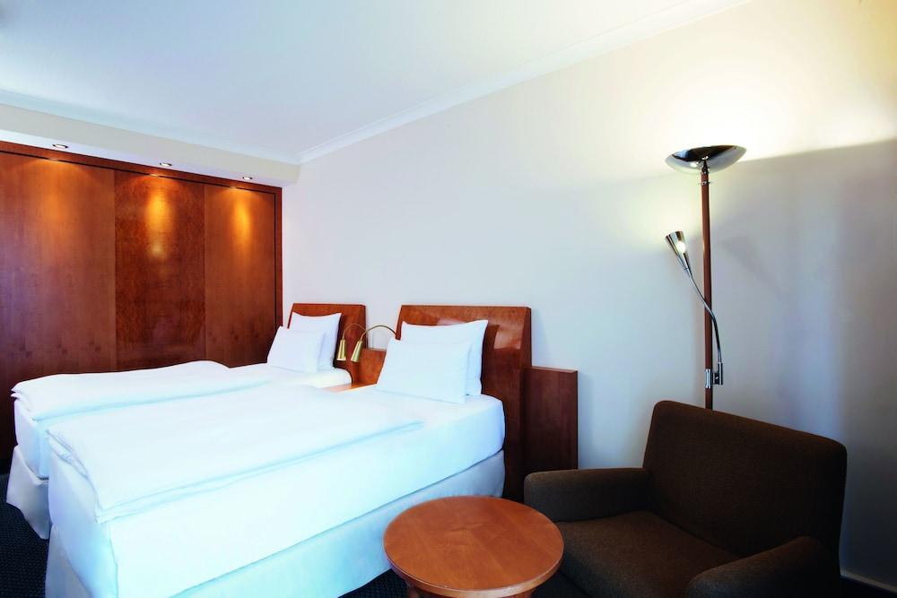 เอนเอ็ช วีสบาเดิน Hotel วิสบาเดน ภายนอก รูปภาพ