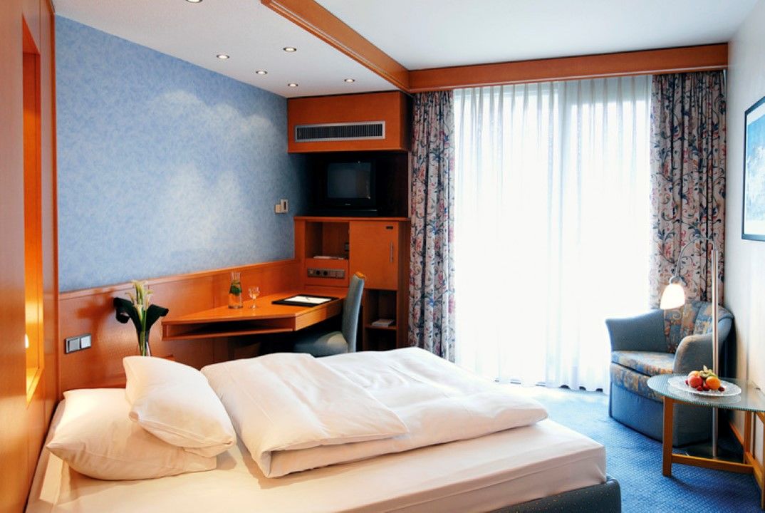 เอนเอ็ช วีสบาเดิน Hotel วิสบาเดน ภายนอก รูปภาพ